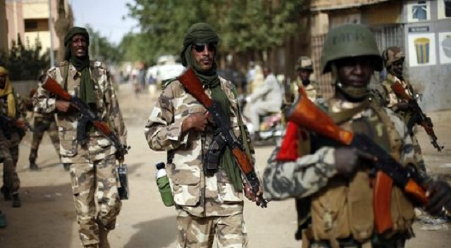 1824423_3_8b8b_des-soldats-tchadiens-patrouillent-a-gao-le-29_9618aeb5248ae5a4db309ccc53088405