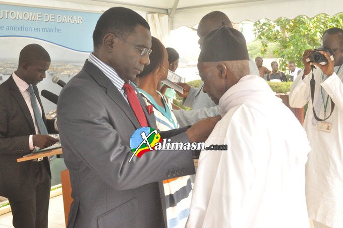 Cheikh Kanté a Organisé une cérémonie de Décoration aux Retraité de Port 2