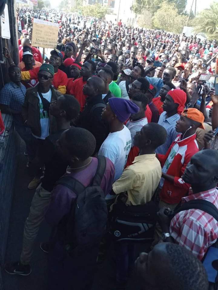 04 Photos: La mobilisation XXL de ÑOO LANK sur l’avenue Cheikh anta DIOP.