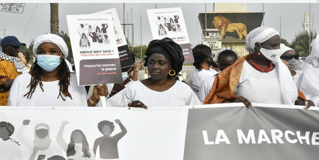 Une Marche Blanche Contre Les Violences Faites Aux Femmes à Dakar ...